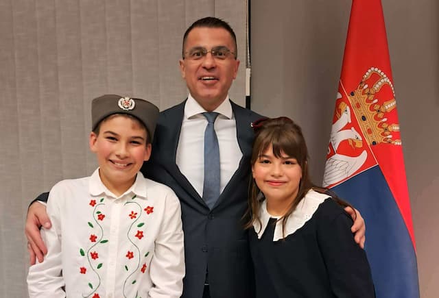 Šumadinci poreklom iz Tometinog Polja i Pranjana Adam i Sara Glišić sa ministrom