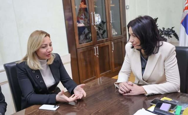 Gradonačelnica Užica dr Jelena Raković Radivojević  i Tatjana Macura, ministarkom bez portfelja zaduženom za koordinaciju aktivnosti u oblasti rodne ravopravnosti, foto: sajt grada Užica