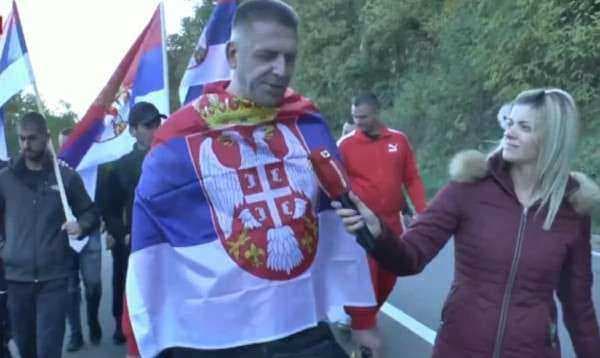  Kolona Srba s KiM ide put Novog Sada, stigli do Kraljeva, Foto: Printscreen Informer