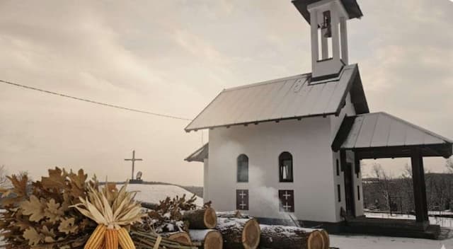 Badnji dan i Božić ispred crkve Svetog Vaskrsenja Gospodnjeg na Suvoboru, foto: GZS