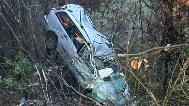 Sleteli u provaliju duboku oko 50 metara: Teška nezgoda kod Prijepolja, Foto: RINA