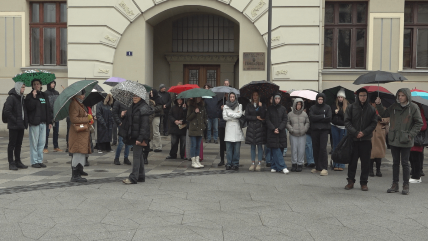 GLAS ZAPADNE SRBIJE - Održan protest ispred čačanske Gimnazije