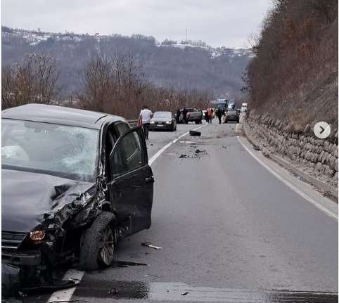 GLAS ZAPADNE SRBIJE - Sudar dva vozila u Ovčarsko kablarskoj klisuri stvara se kolona vozila