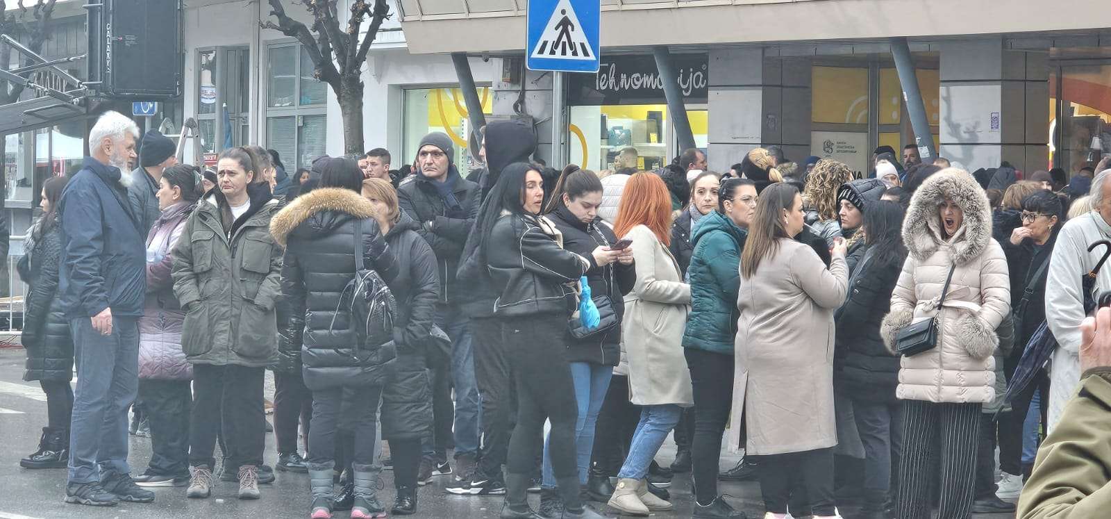 GLAS ZAPADNE SRBIJE - Reka ljudi iz svih delova Srbije sliva se u Jagodinu grad već zakrčen